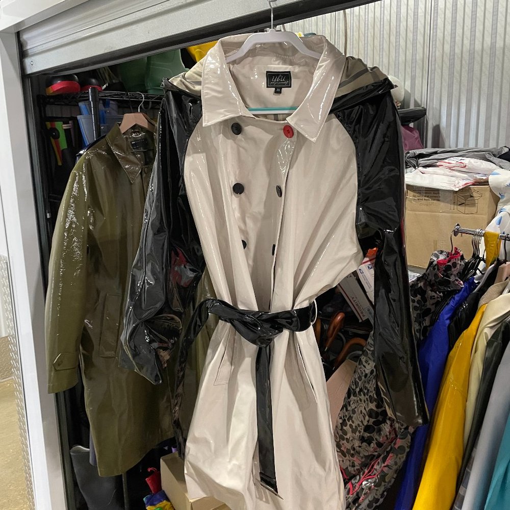 New w/o tags plus size womens' 3X Ubu colorblock trench coat shiny